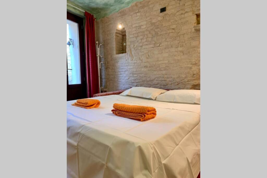 Apartament La Grotta - Casa Con Grotta Sotterranea Monterubbiano Zewnętrze zdjęcie