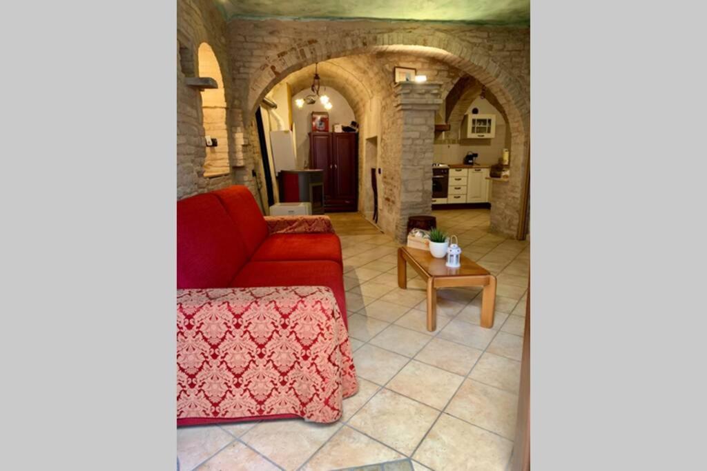 Apartament La Grotta - Casa Con Grotta Sotterranea Monterubbiano Zewnętrze zdjęcie