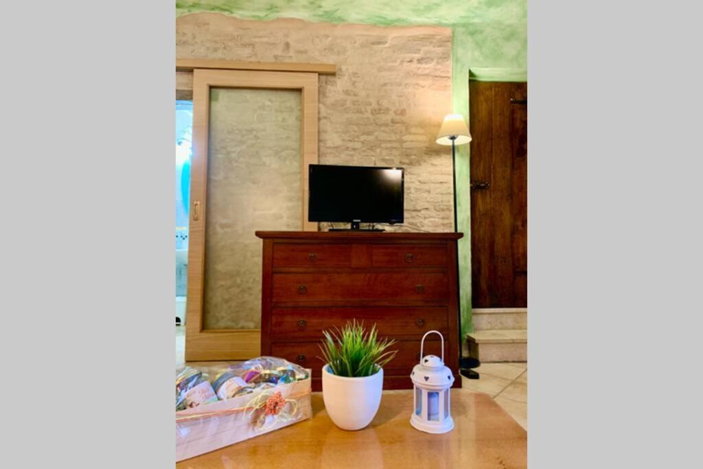 Apartament La Grotta - Casa Con Grotta Sotterranea Monterubbiano Zewnętrze zdjęcie